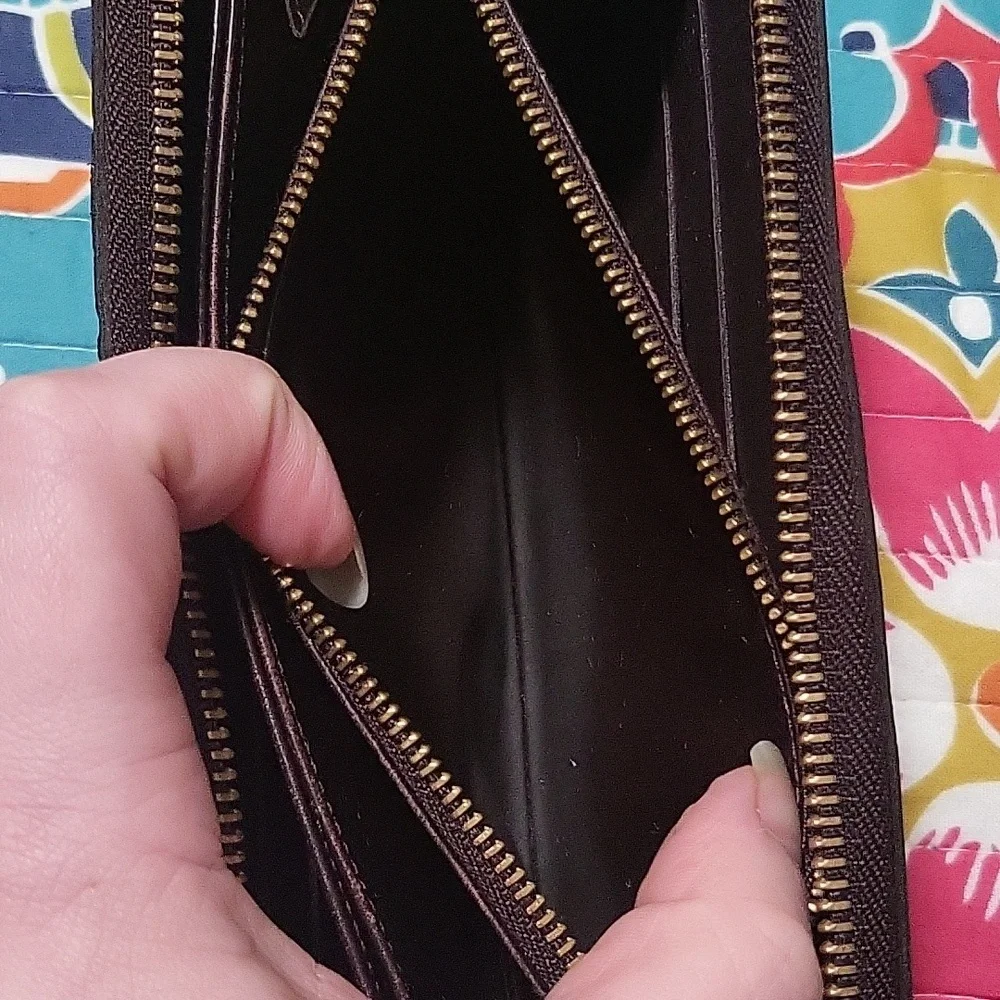 Louis Vuitton LV Vernis Amarante Zip Wallet - Picture 13 of 17